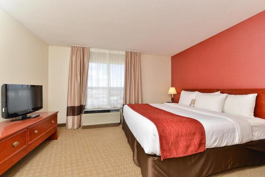 Comfort Inn & Suites South YYC Exterior foto