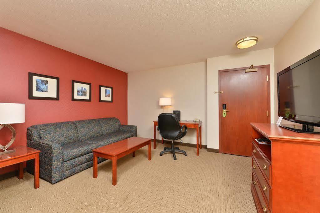 Comfort Inn & Suites South YYC Exterior foto